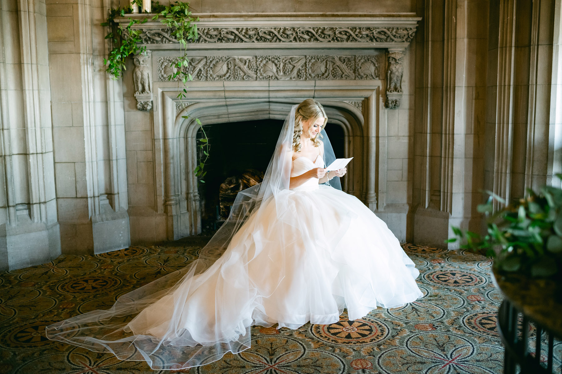 Bride reading letter from groom at University Club of Chicago wedding..