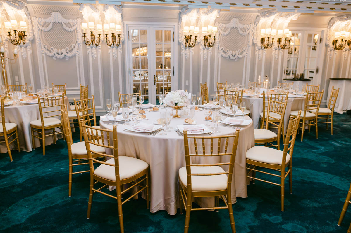 Reception table setting decor.