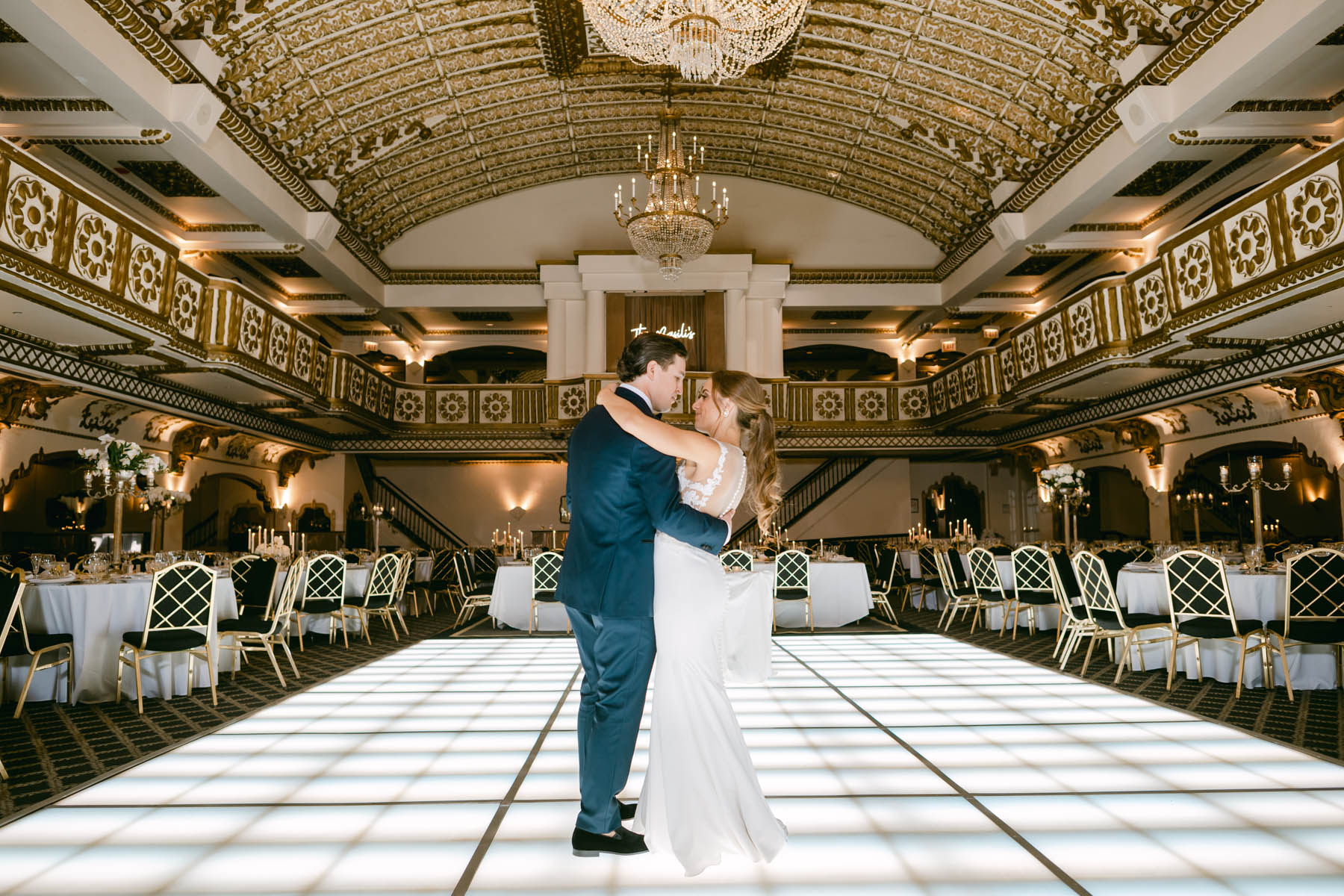 university club of chicago holiday wedding first dance