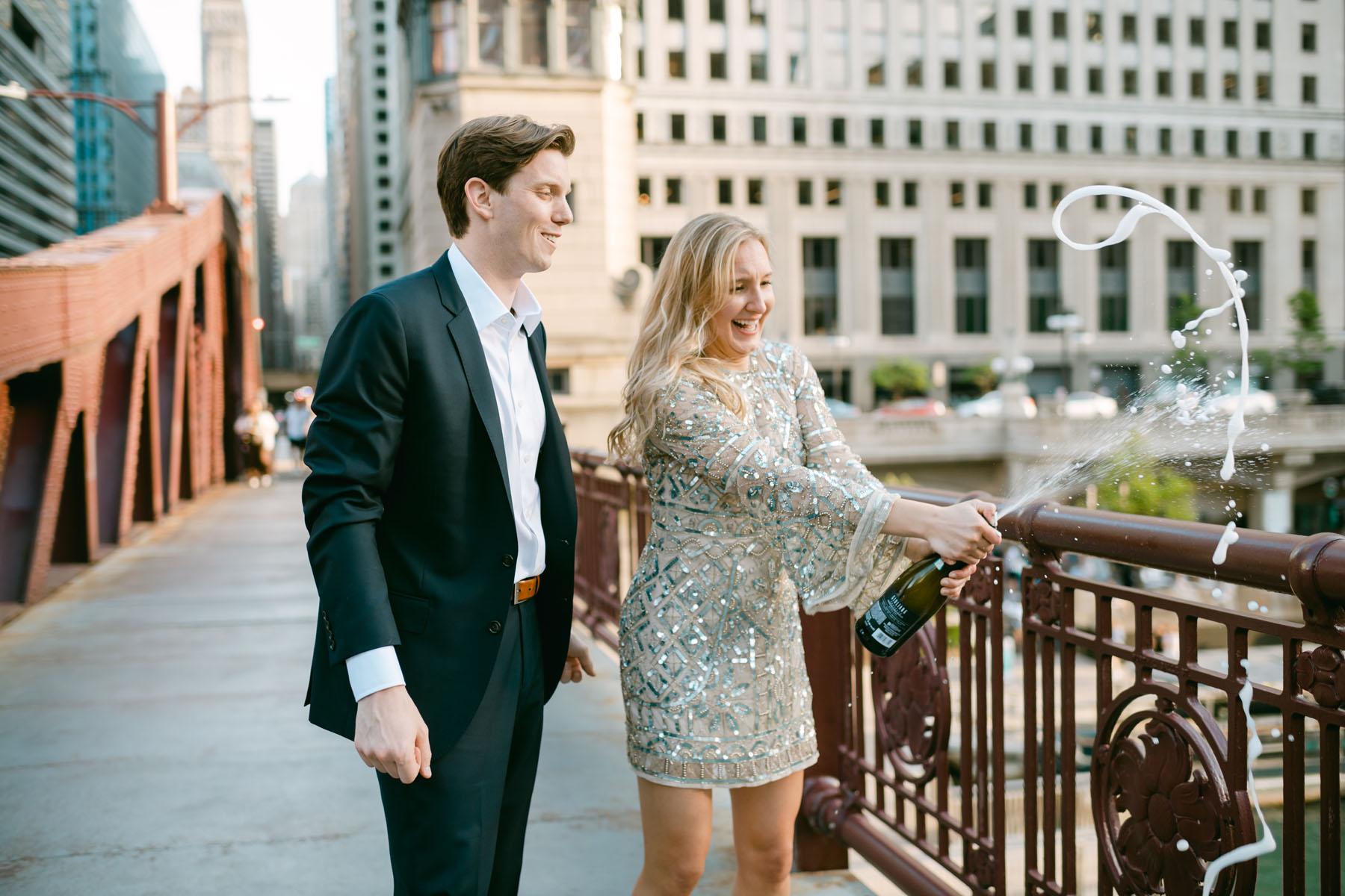 engagement champagne pop