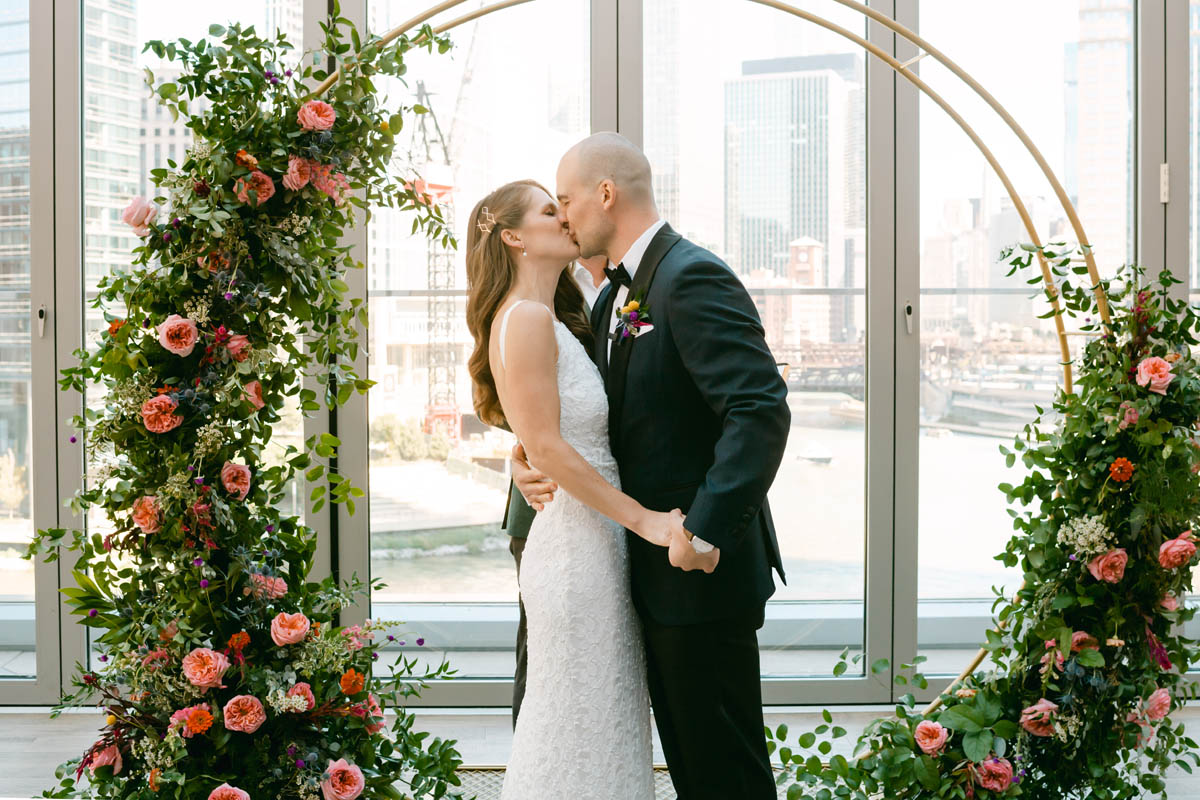 First kiss at Gibsons Italia wedding.