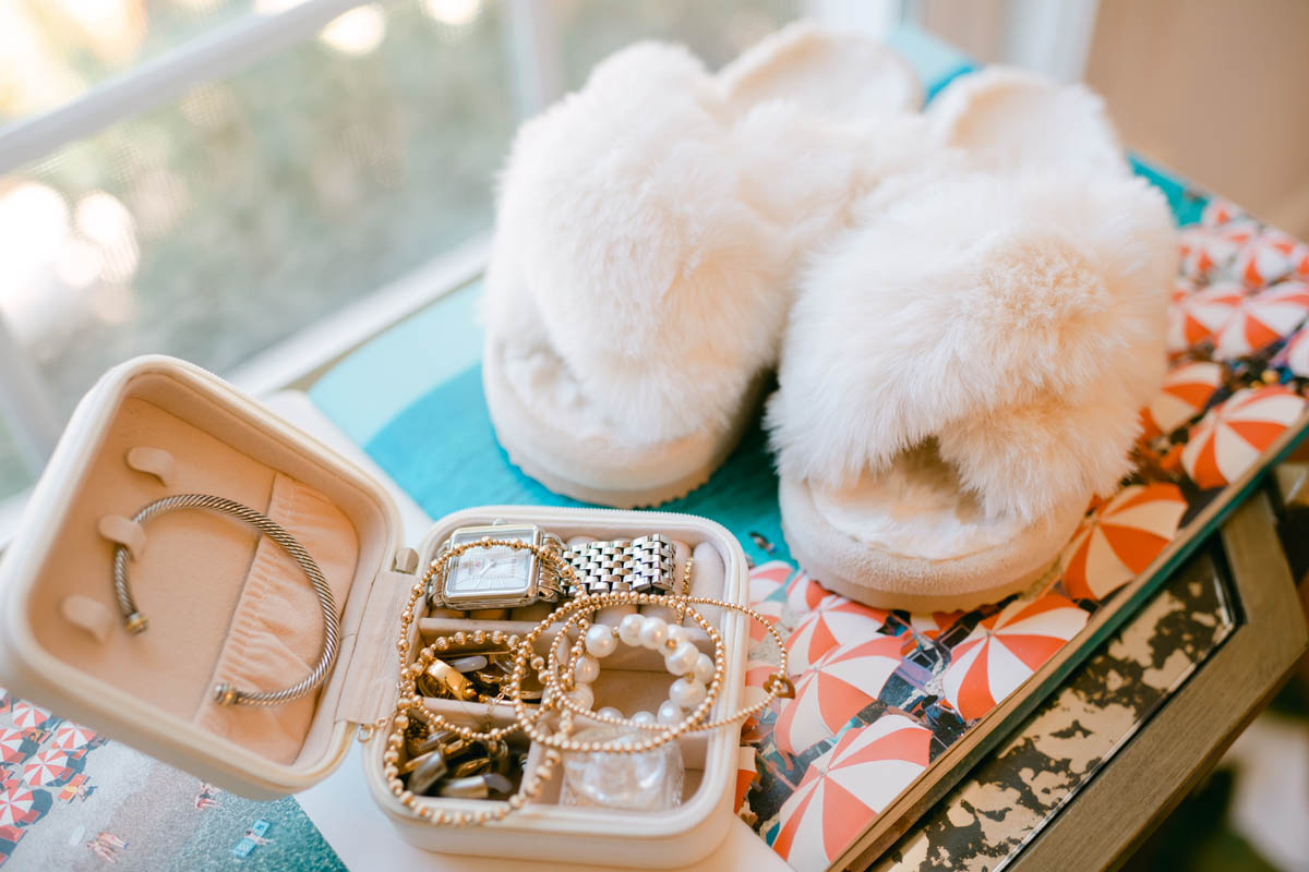 Jewelry box and fur slippers as gifts for bridesmaids.