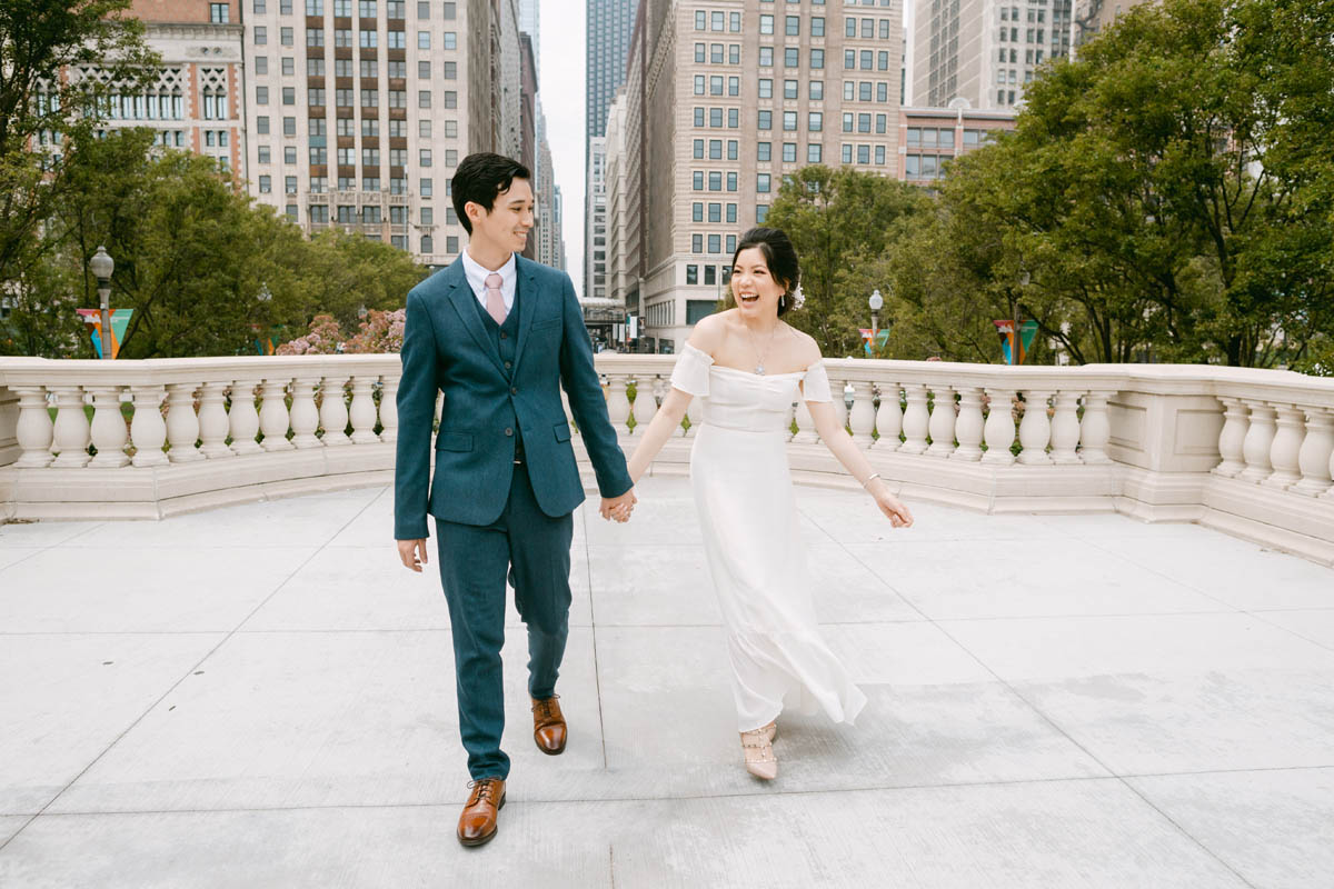 Wedding couple posing for photos at the Millennium Park.