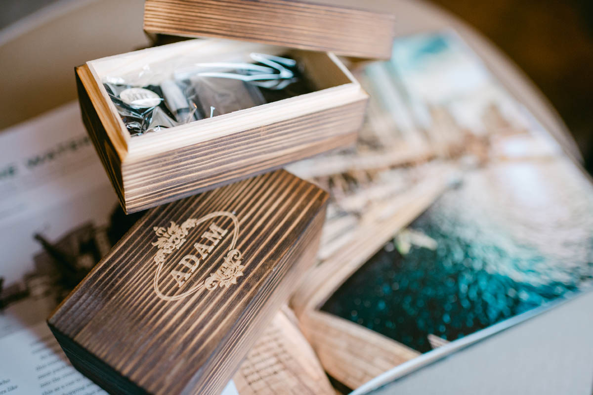 Groomsmen gift of engraved wood box with accessories.