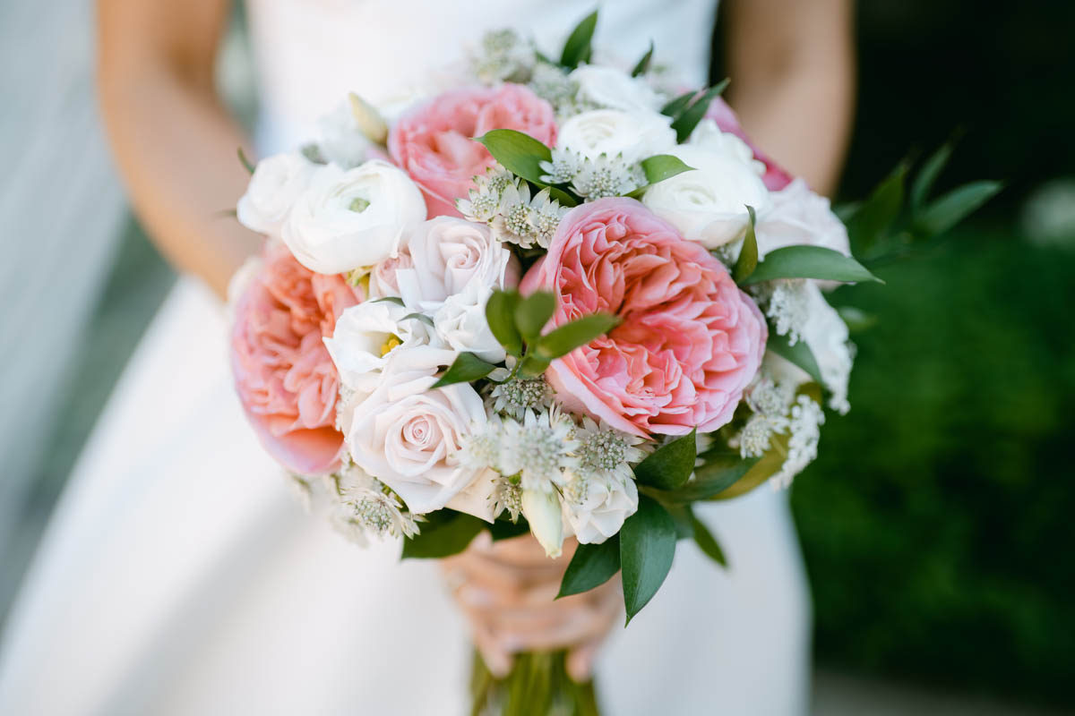 Bright wedding bouquet
