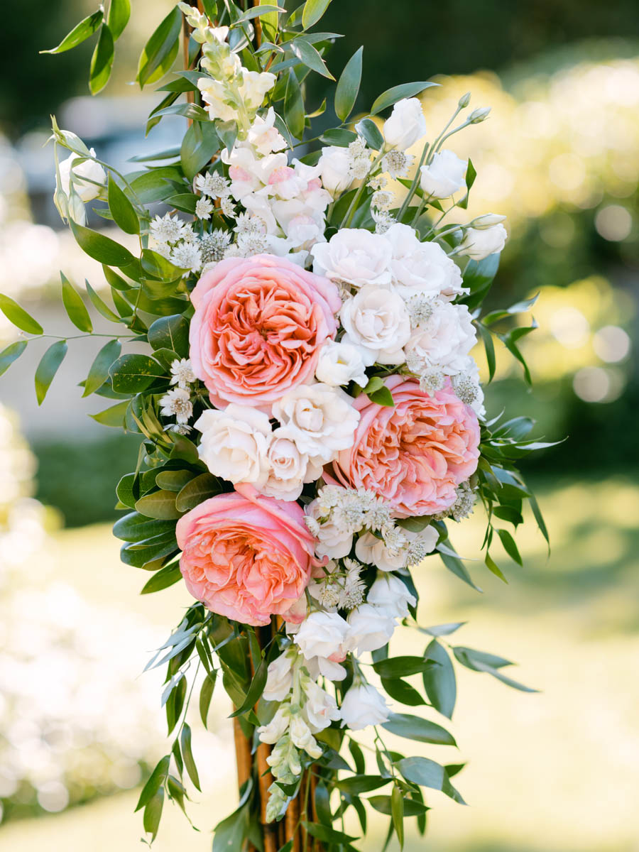 bright flowers at Kenilworth Union Church wedding