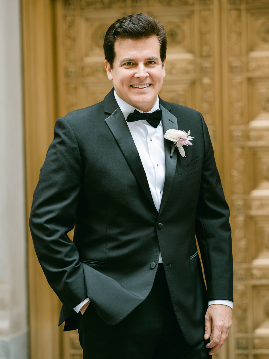 Groom posing at federal reserve building