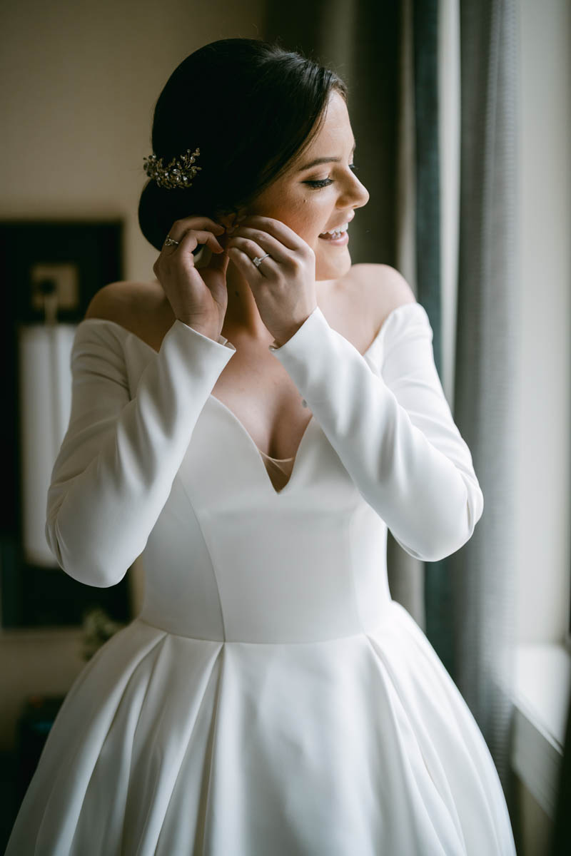 bride getting ready at JW Marriott