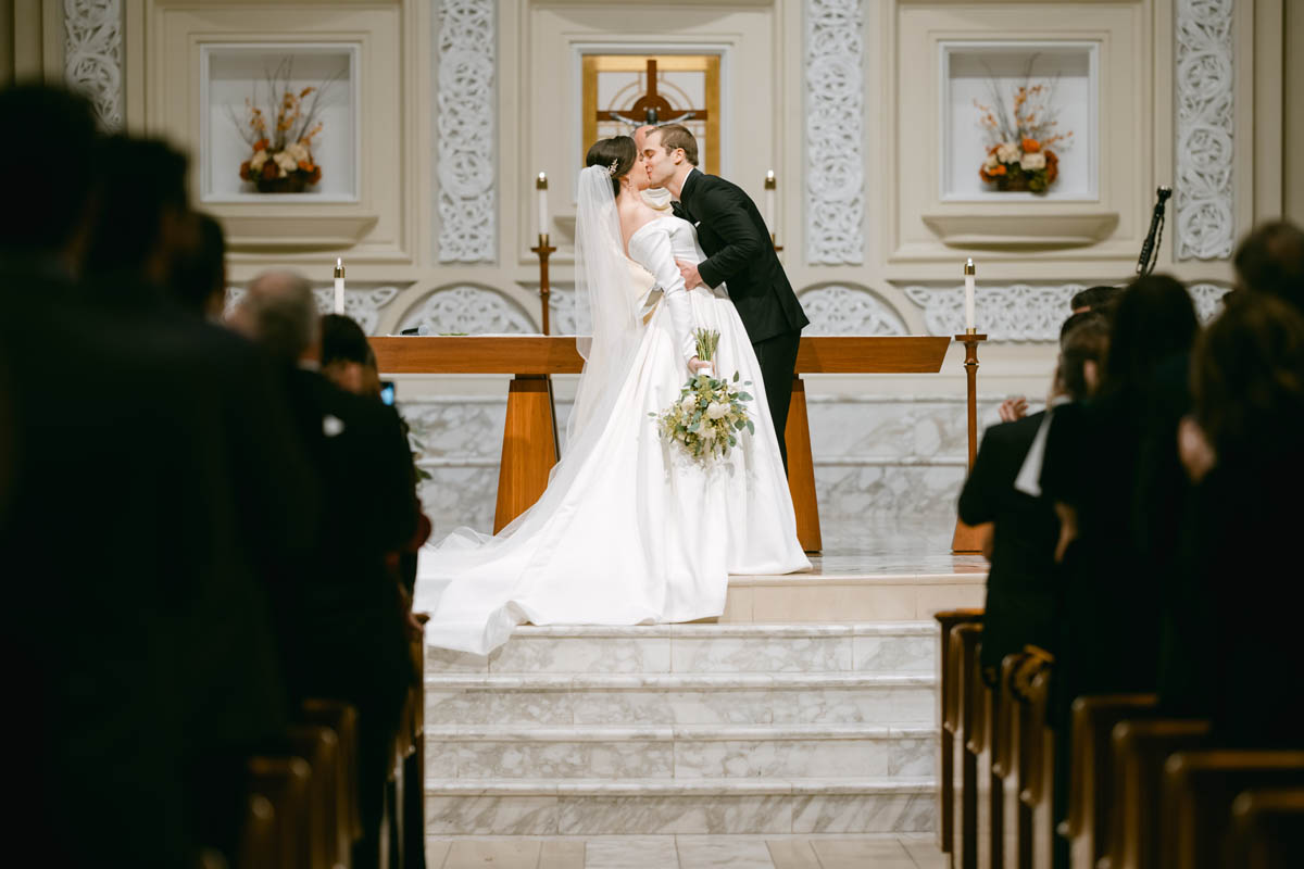first kiss at old st. pat's wedding ceremony
