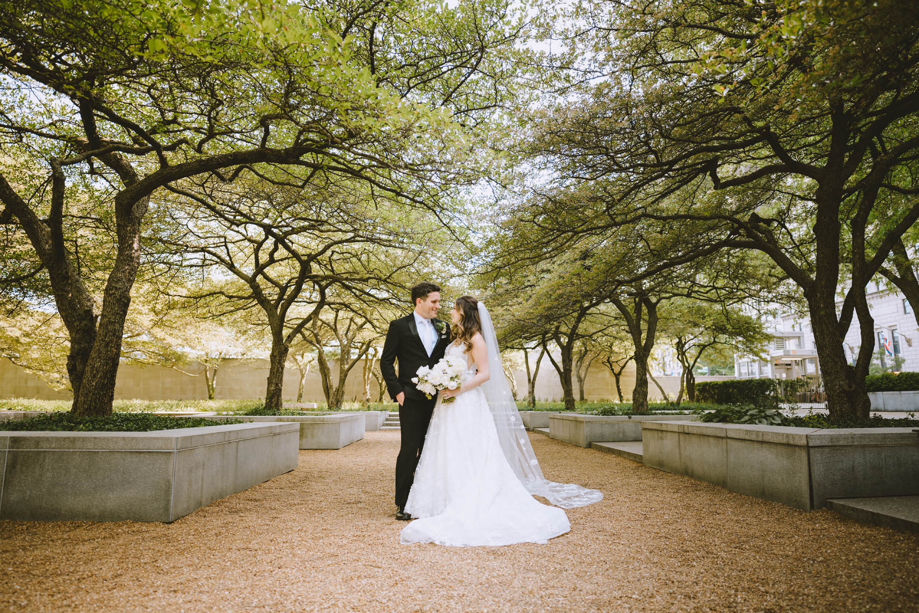 art institute garden wedding light and bright true color photography