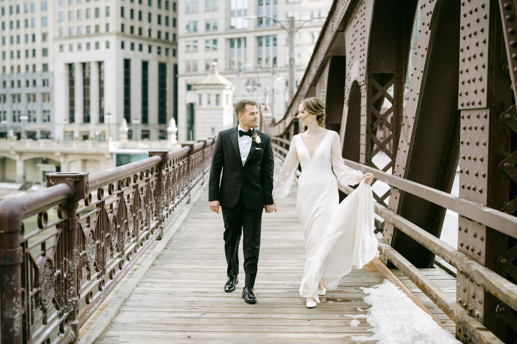 timeless elegant chicago wedding light and bright photographer