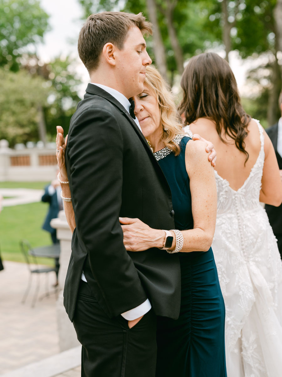 groom hugging his mom