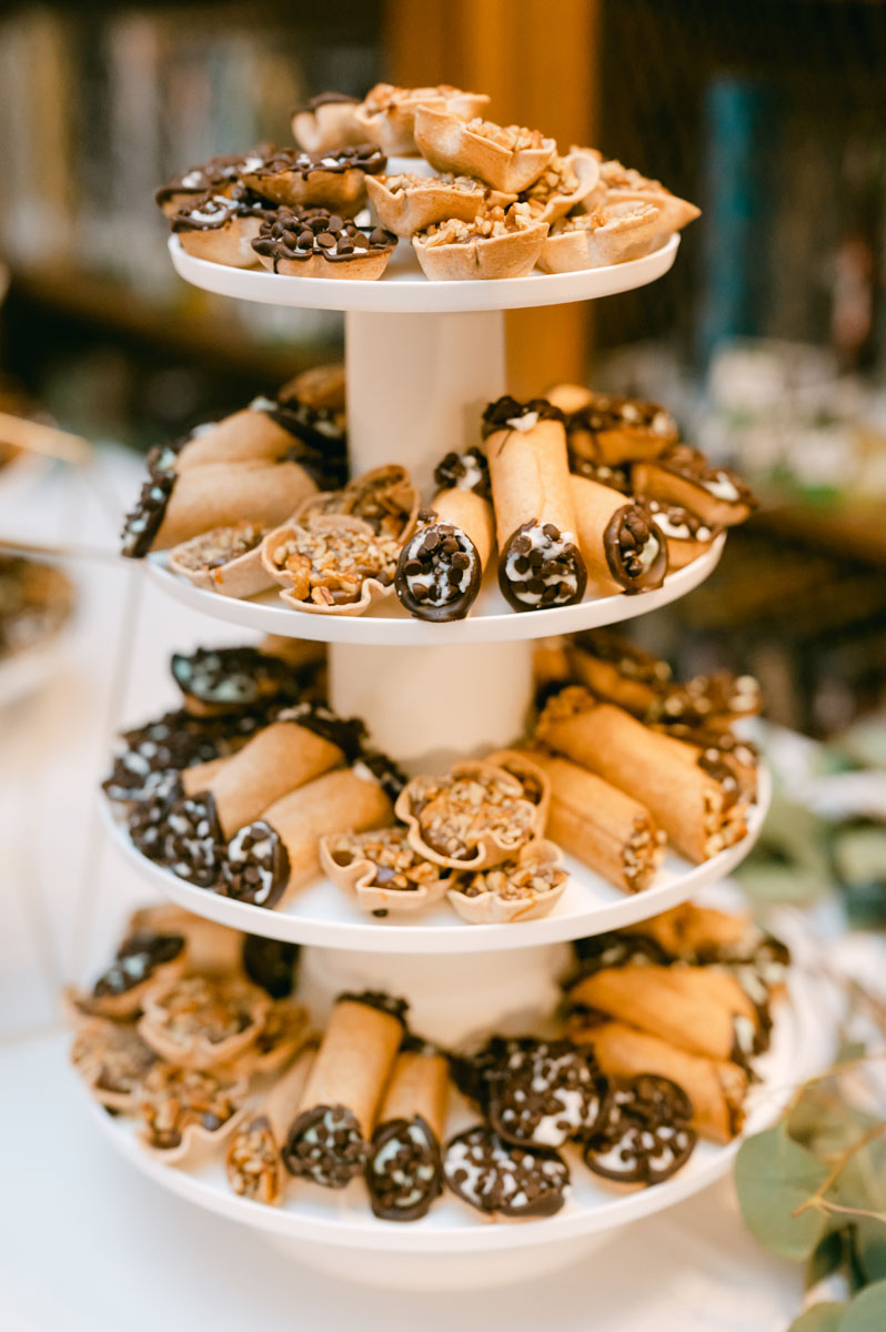 wedding cannoli