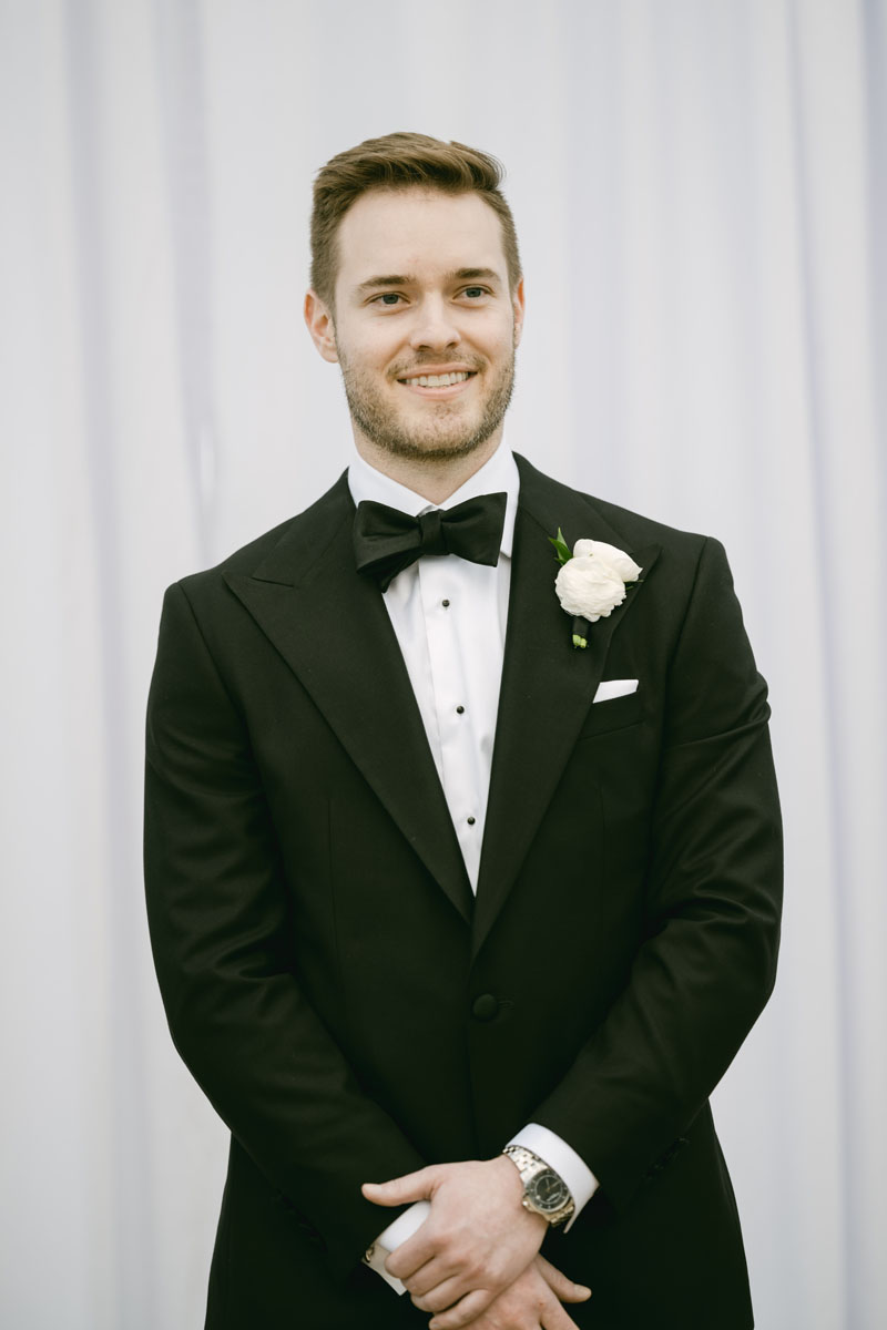 groom seeing bride walking down the aisle