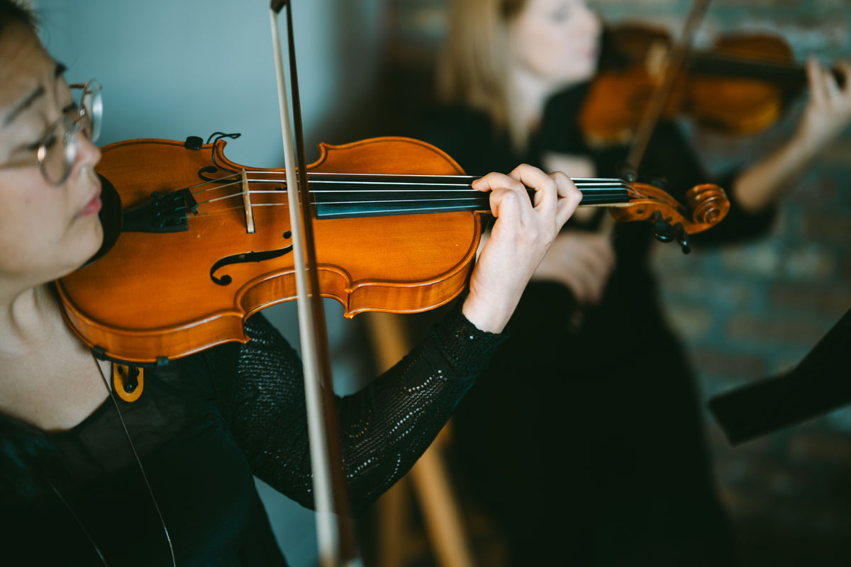 violin at wedding ceremony