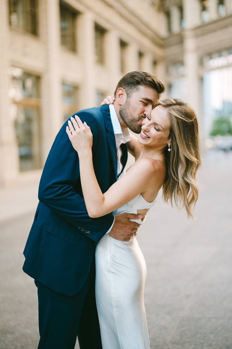 light and bright chicago engagement photographer