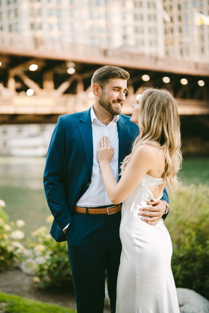 light and bright chicago engagement photographer