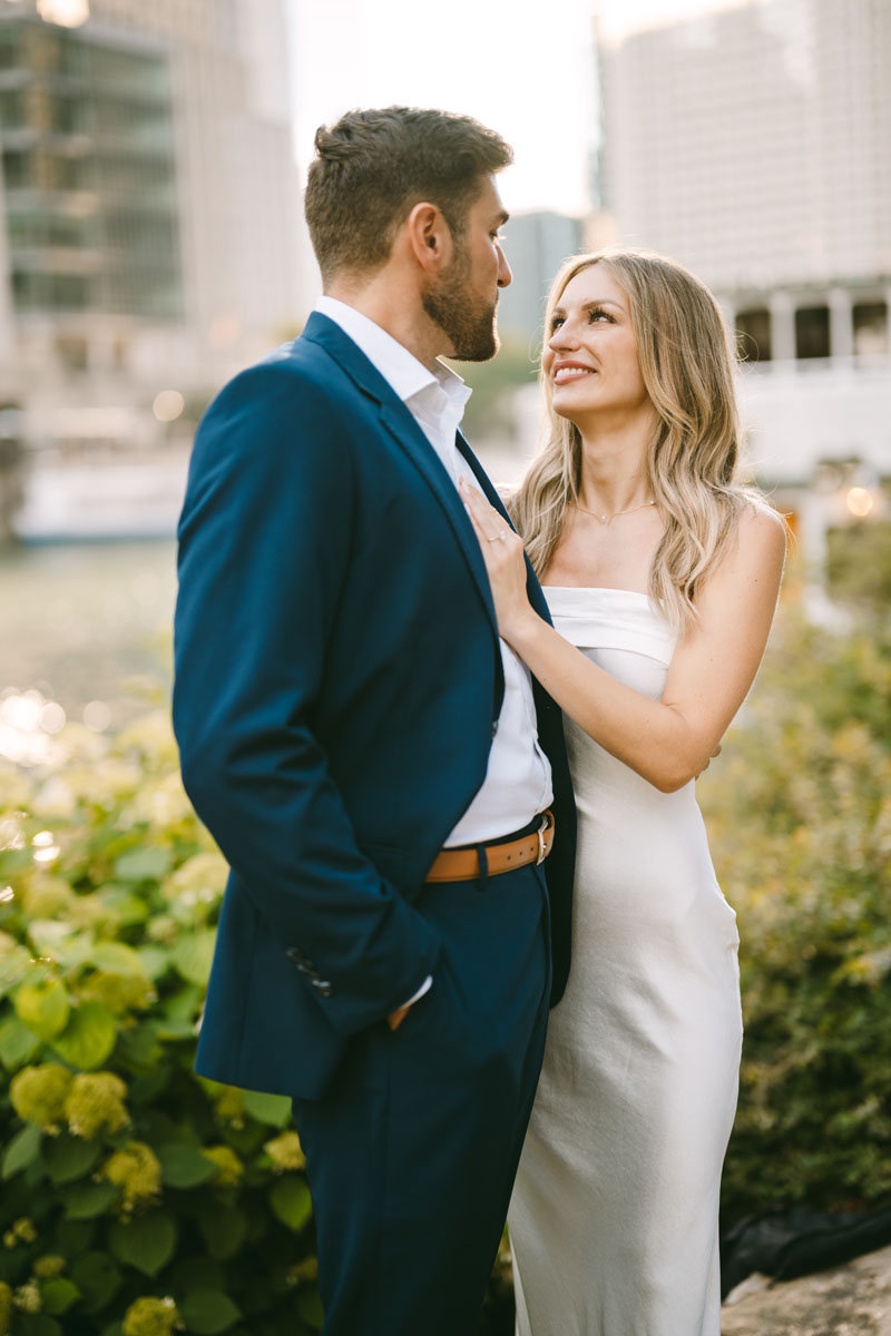 light and bright chicago engagement photographer
