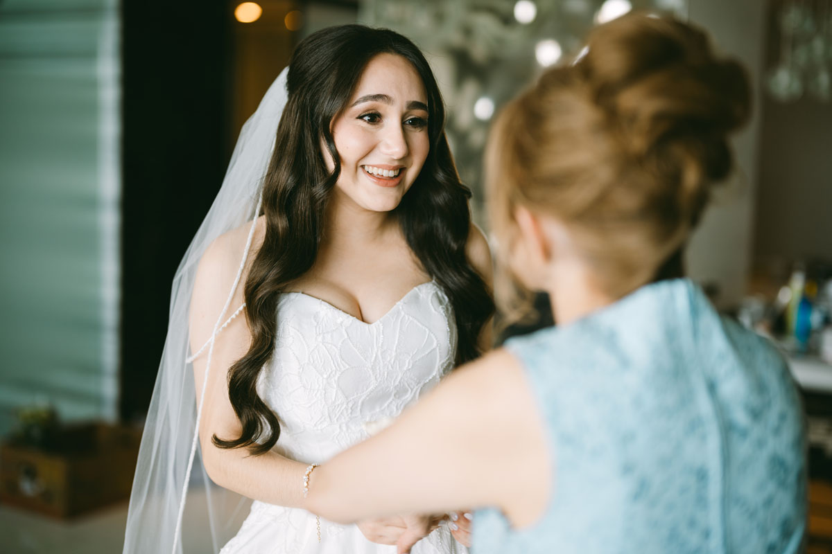bride getting ready with mom at W Hotel wedding Chicago