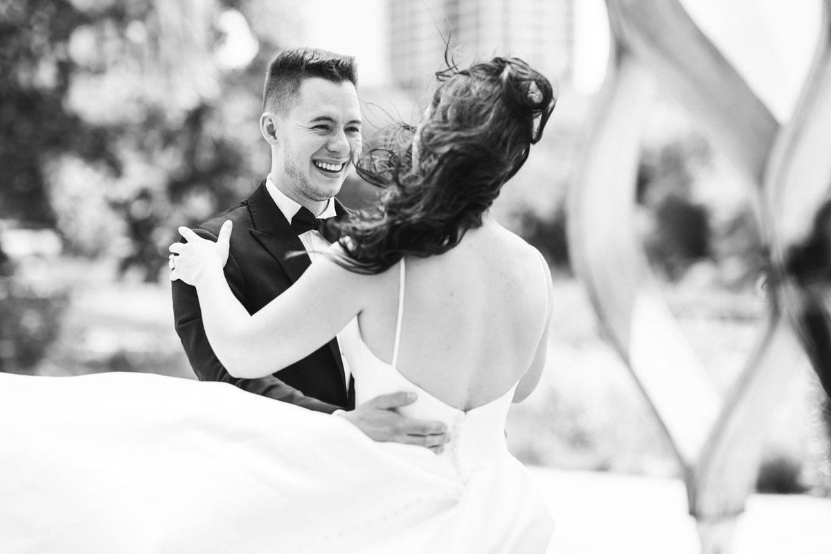 honeycomb lincoln park wedding bride and groom first look
