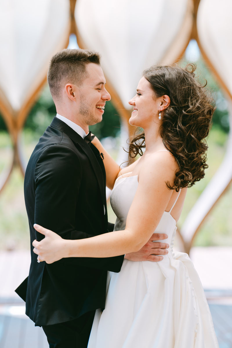 honeycomb lincoln park wedding bride and groom first look