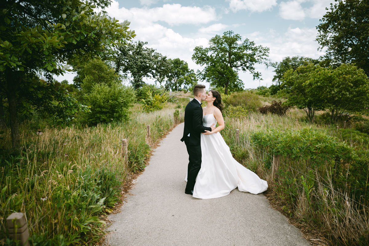 cafe brauer wedding vibrant true color wedding photographer