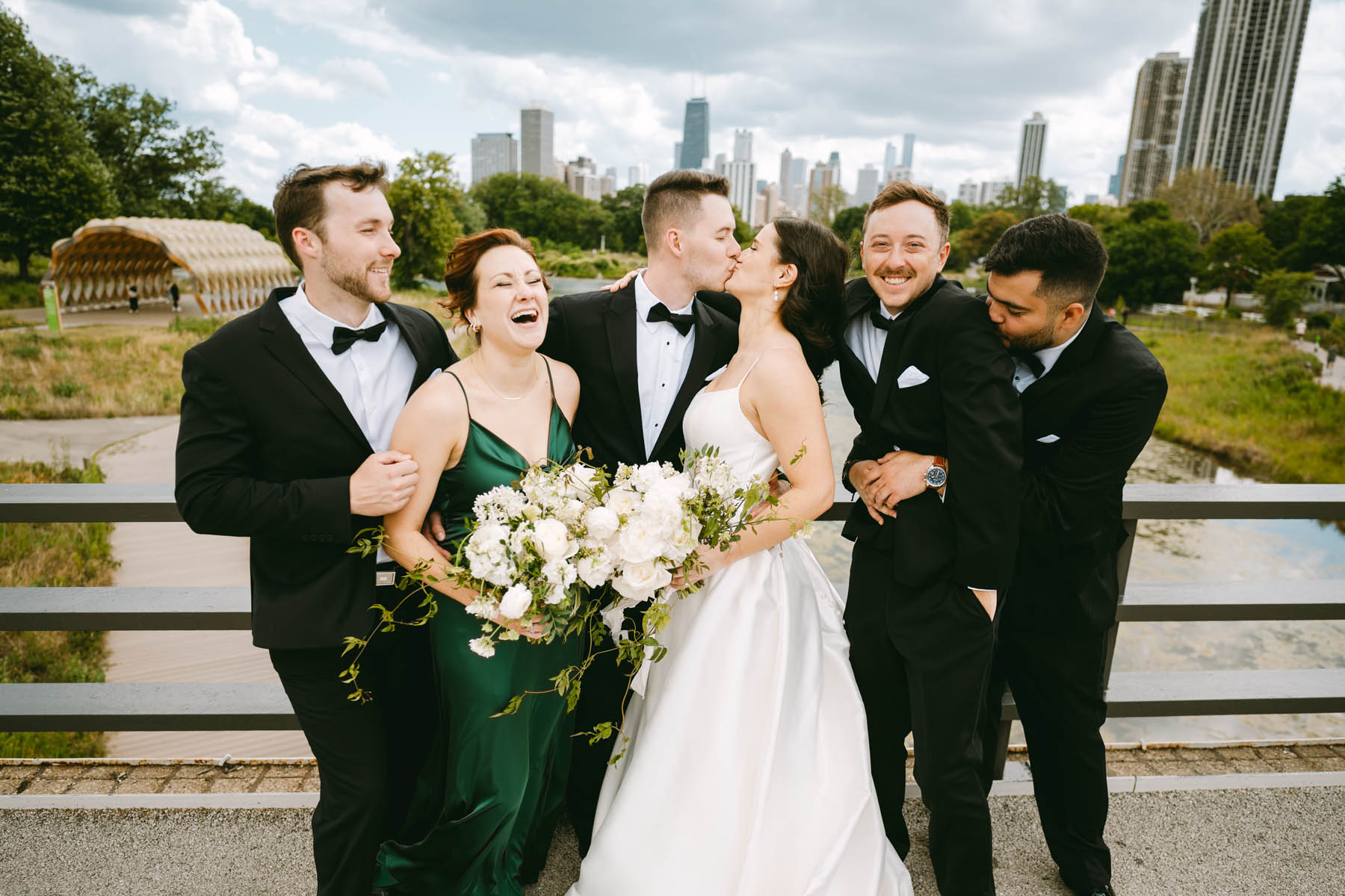 cafe brauer wedding vibrant true color wedding photographer