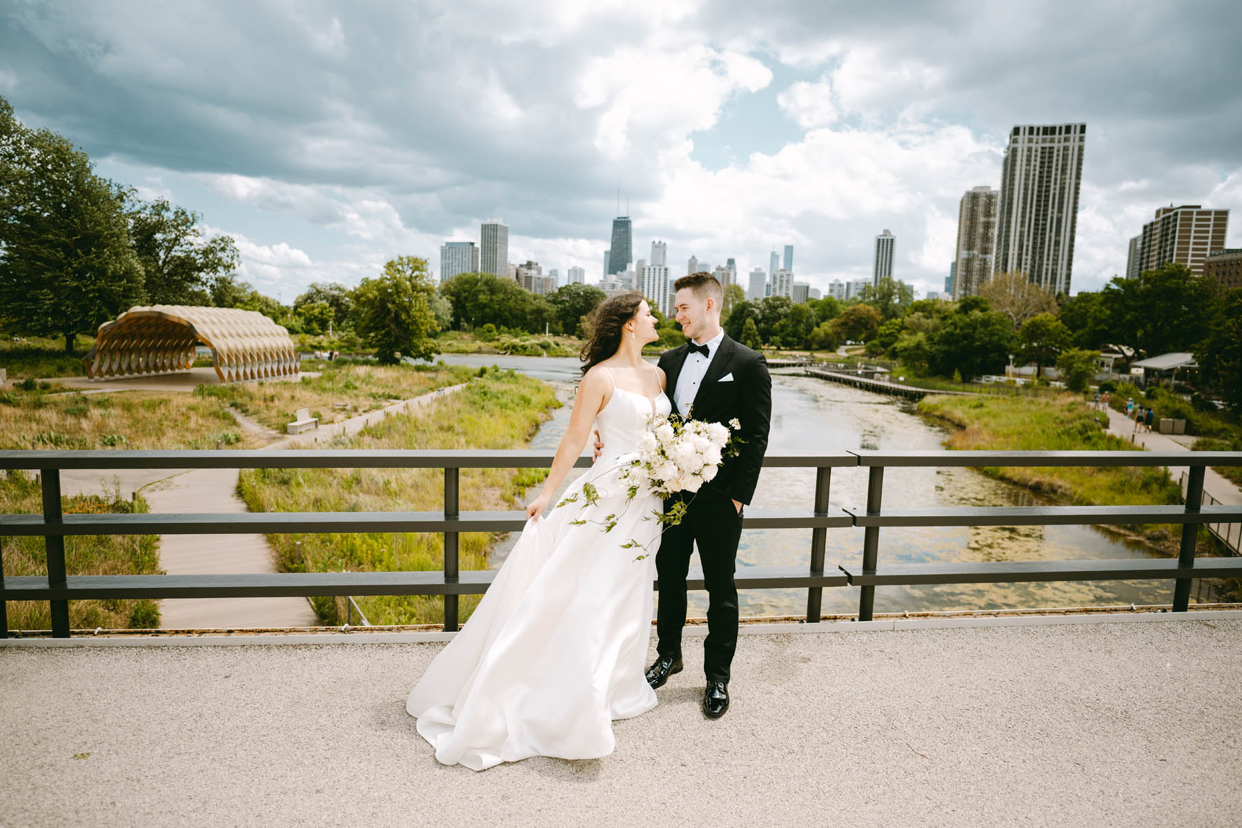 cafe brauer wedding vibrant true color wedding photographer