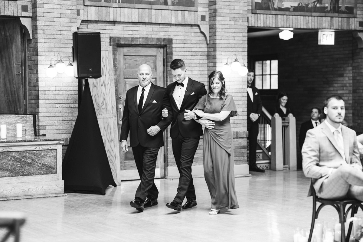 cafe brauer wedding ceremony photojournalistic wedding photographer