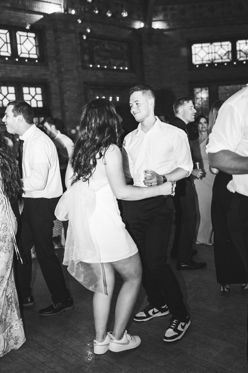 cafe brauer wedding ceremony photojournalistic wedding photographer
