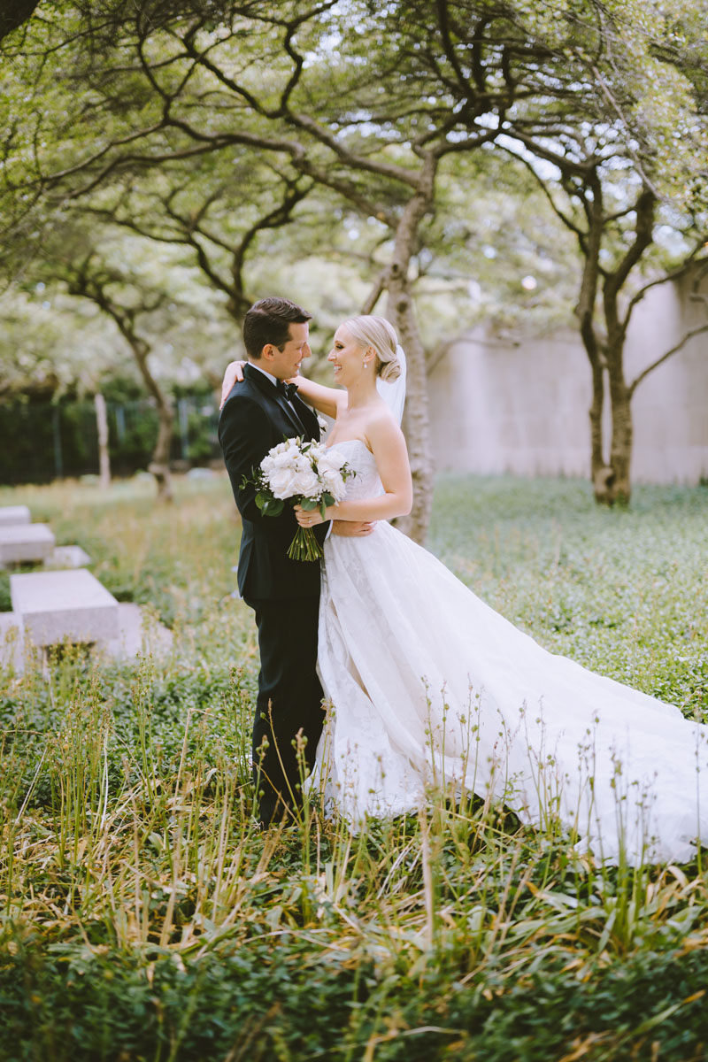 art institute wedding dreamy true color photography best chicago photographer