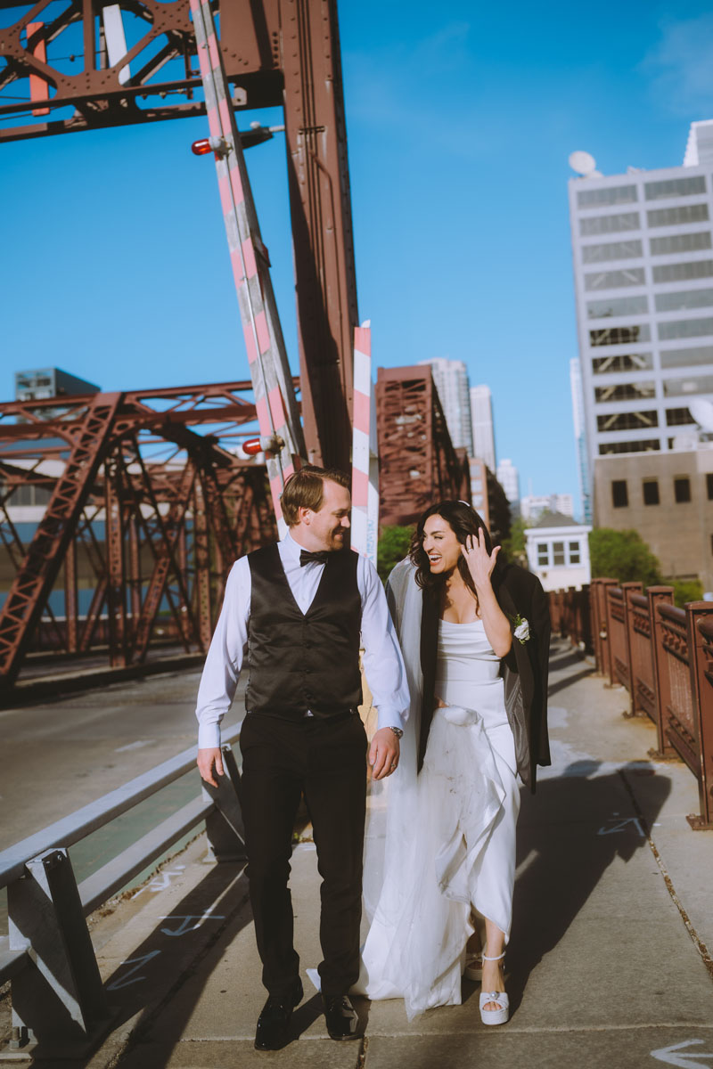 gibsons italia wedding light and bright photography high contrast lake street bridge wedding
