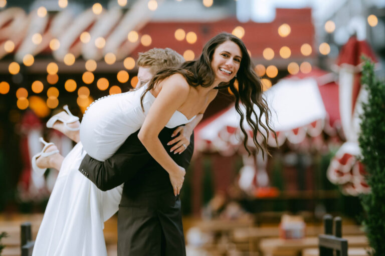 Intimate Elske Chicago Wedding  // Laura + Griffin