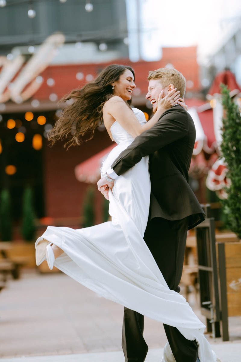 light and bright dreamy Elske wedding Au Cheval best Chicago wedding photographer