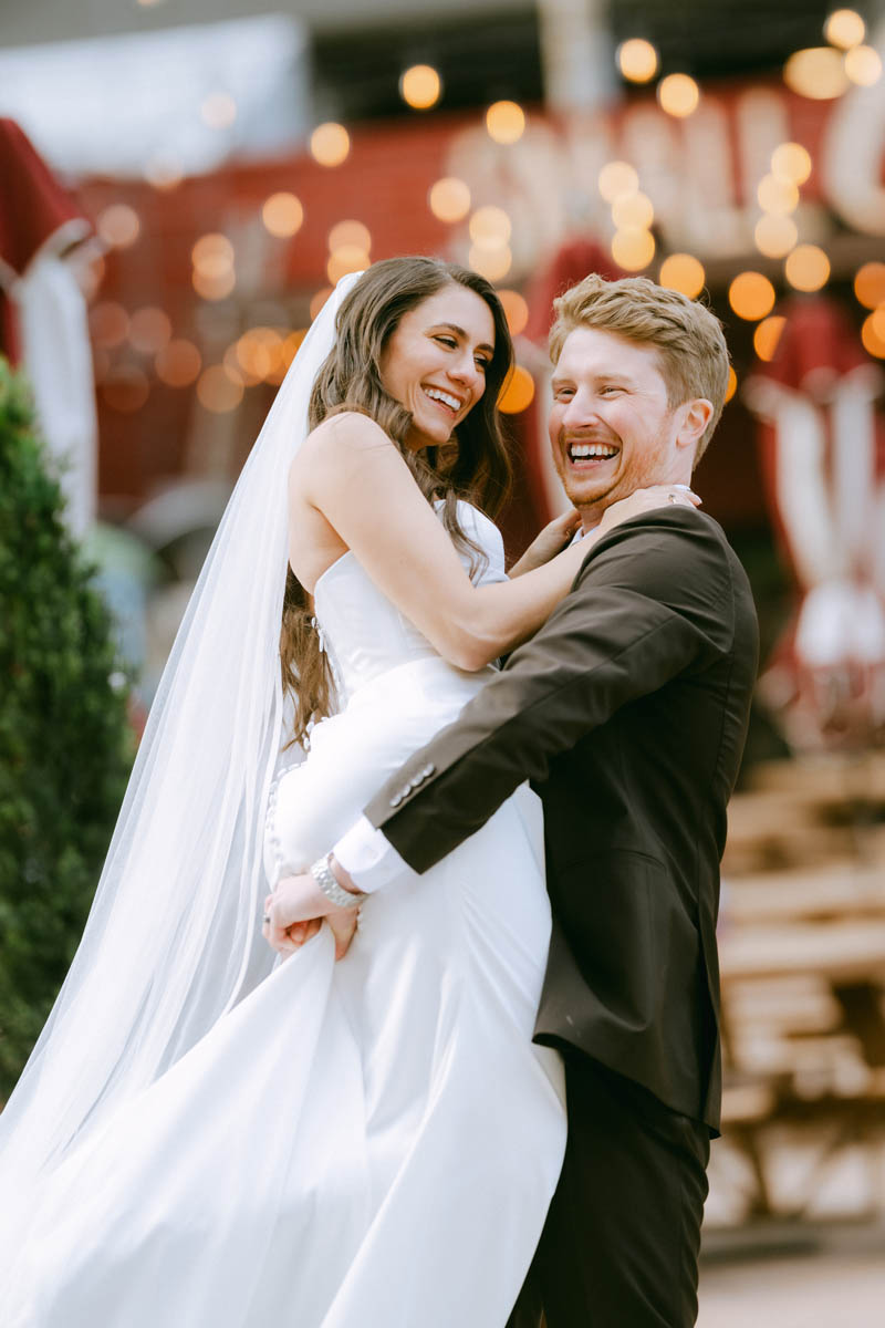 light and bright dreamy Elske wedding Au Cheval best Chicago wedding photographer