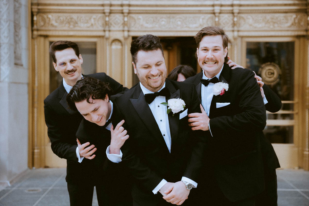 Groom Photos at the Wrigley Building